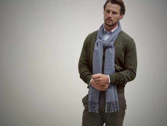 Begg & Co x Monocle houndstooth wool scarf
